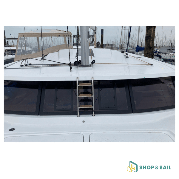 Echelle de bain flybridge sur-mesure Fountaine Pajot