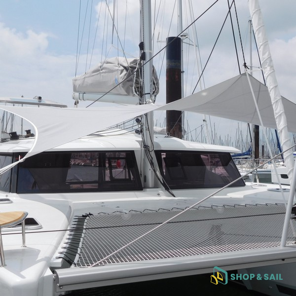 Toile d'ombrage avant Fountaine Pajot Helia 44 NV Equipment
